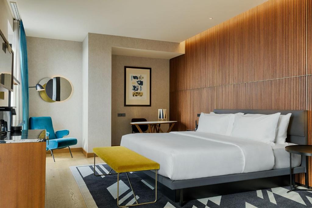 Postel nebo postele na pokoji v ubytování Le Meridien Batumi
