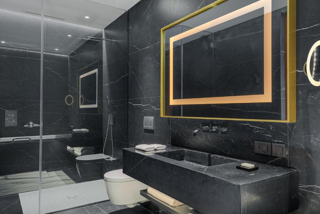 Koupelna v ubytování Le Meridien Batumi