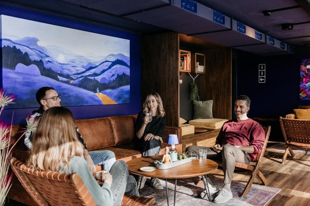 Capsule Hotel - Lucerne Old Town - Resim 39