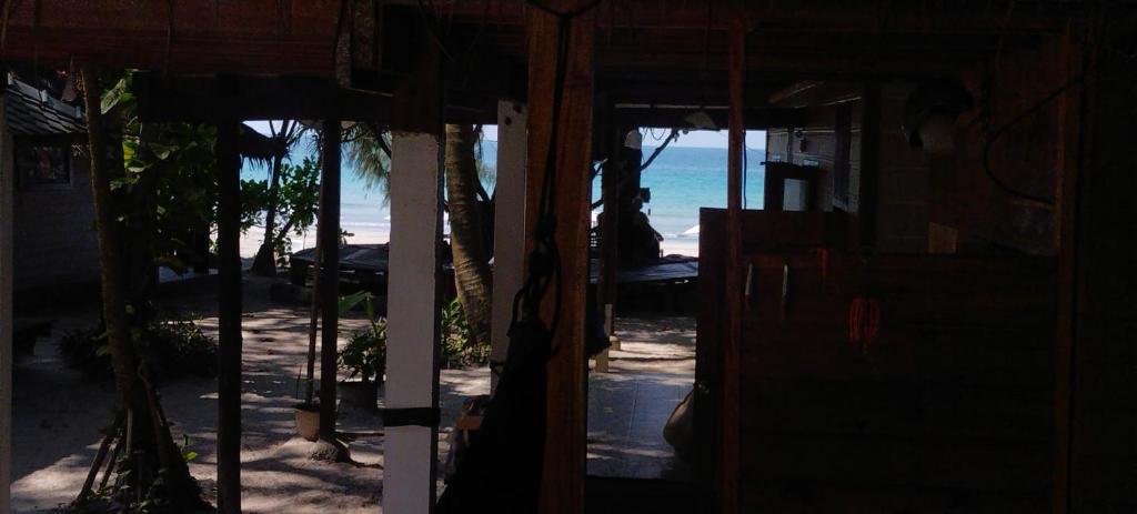 Gallery image of Lazy Hut in Ko Phayam