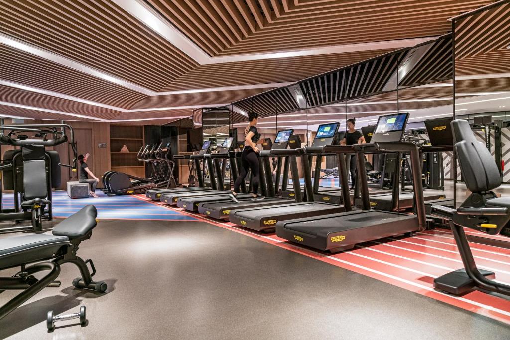 Fitness centrum a/nebo fitness zařízení v ubytování The G Shenzhen, A Tribute Portfolio Hotel