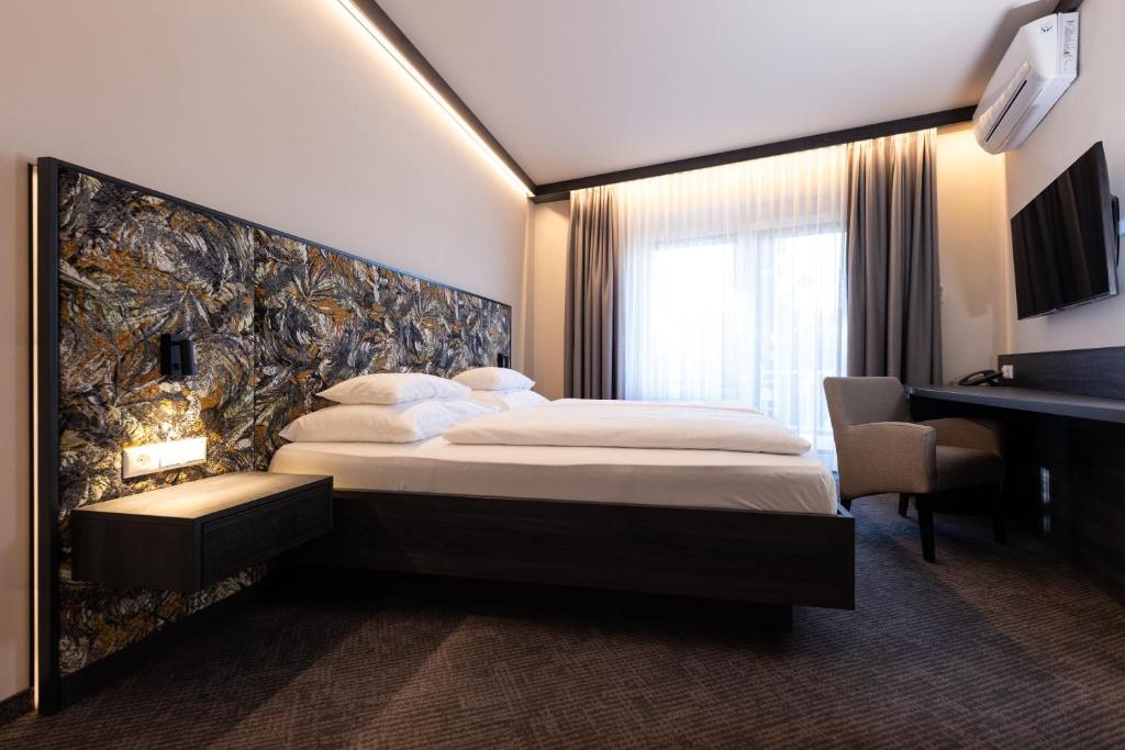 Postel nebo postele na pokoji v ubytování Thermalhotel Leitner