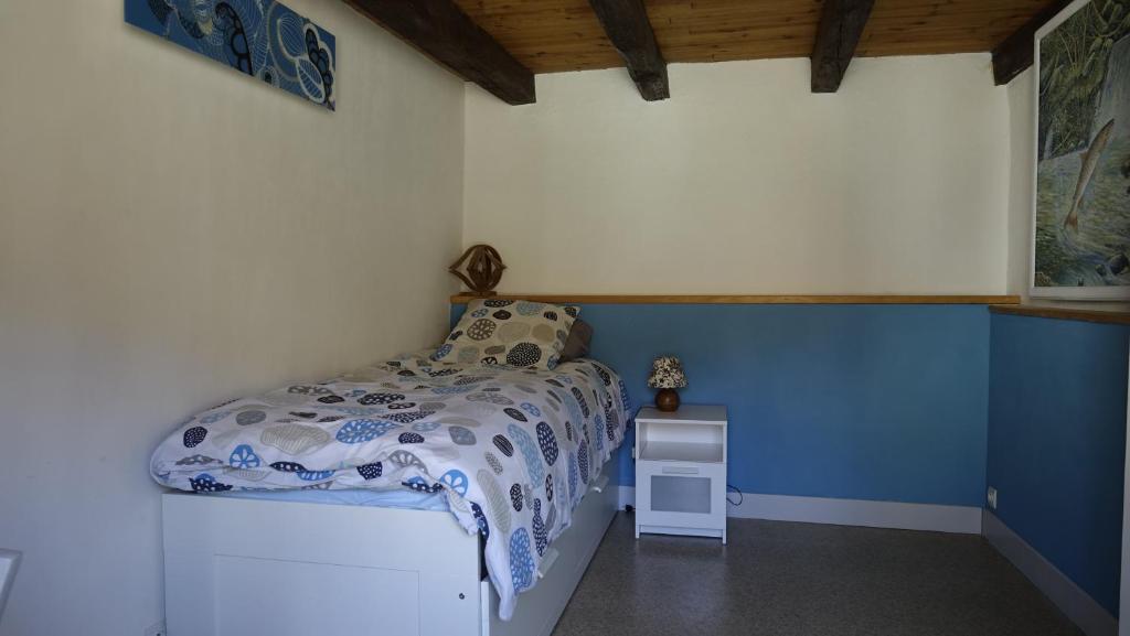 Letto o letti in una camera di Un grand gîte *** à Lavoûte-Chilhac