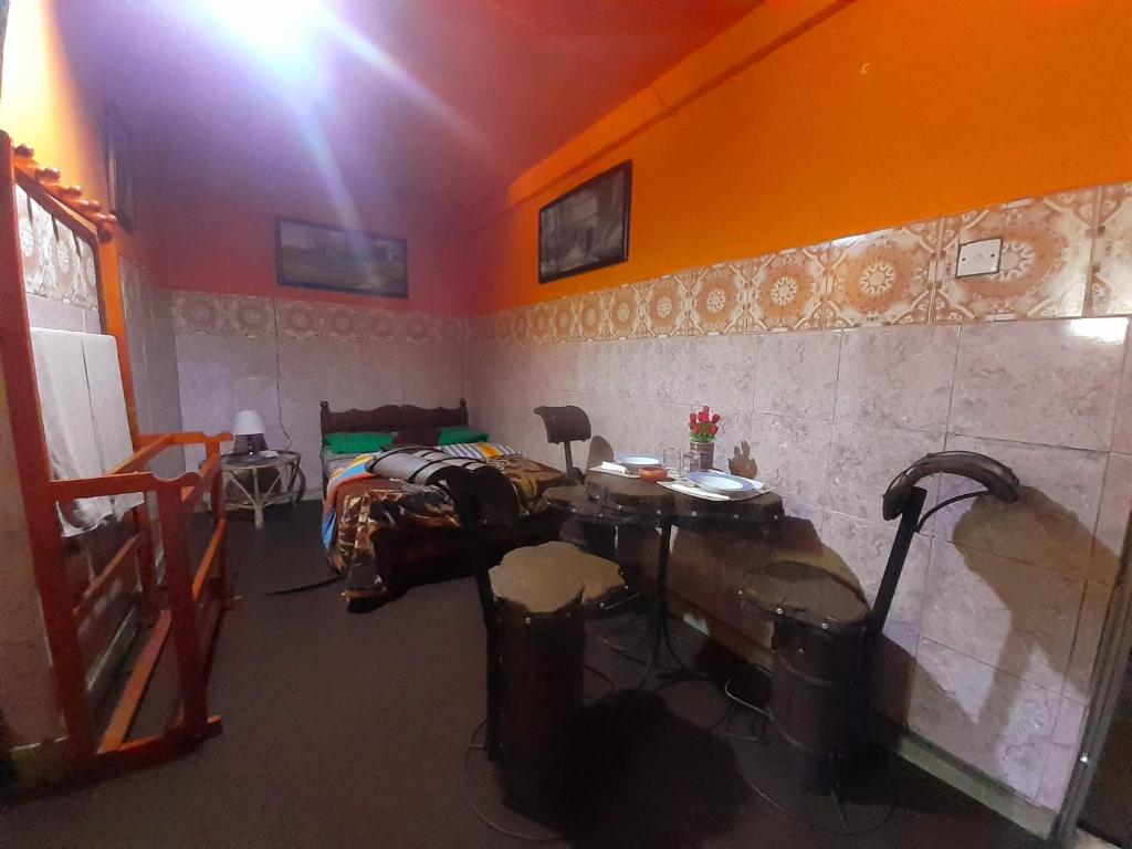 Cool Land Hot Hut Rooms & Restaurant - Budget Tweepersoonskamer