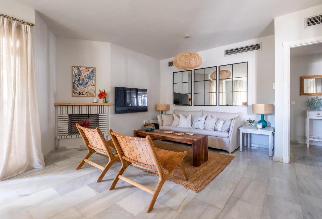 Apartamento con piscina. Los Naranjos de Marbella