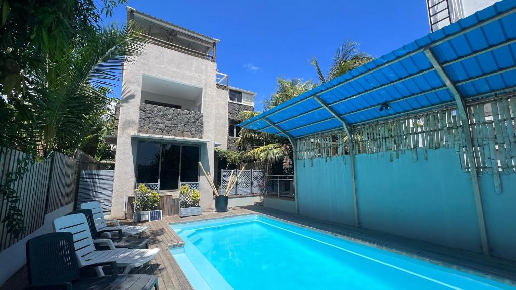 a swimming pool next to a house at O’ Paradis D’Albion in Albion