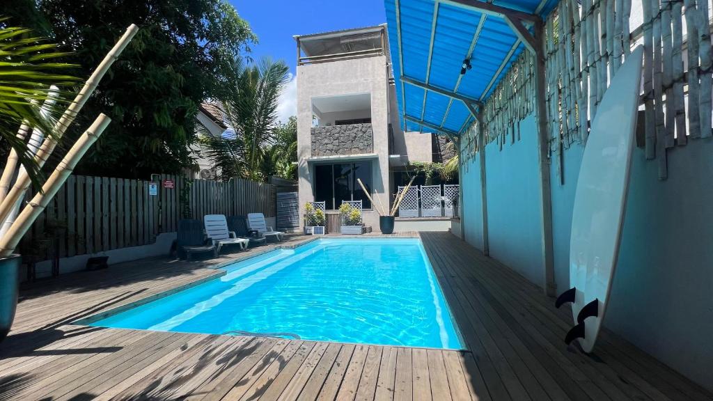 Bazén v ubytování O Paradis Albion Grande piscine et plage à deux pas nebo v jeho okolí
