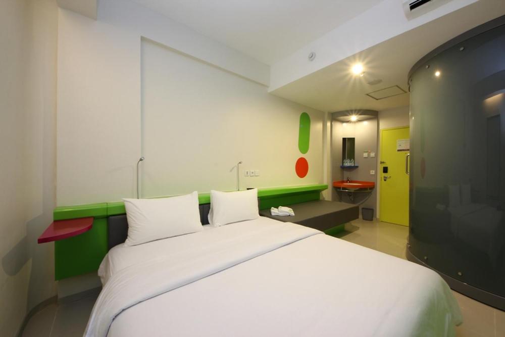 Postel nebo postele na pokoji v ubytování POP! Hotel Kuta Beach