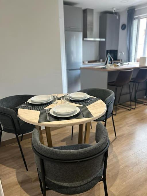 Piso Deluxe con Balcón Cerca del Casco Viejo