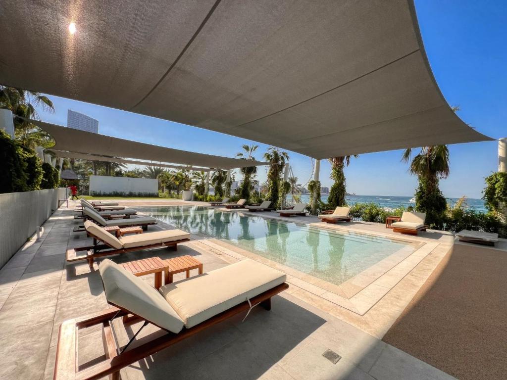 Piscina di Remarkable 2BR+storage in JBR with Sea View o nelle vicinanze