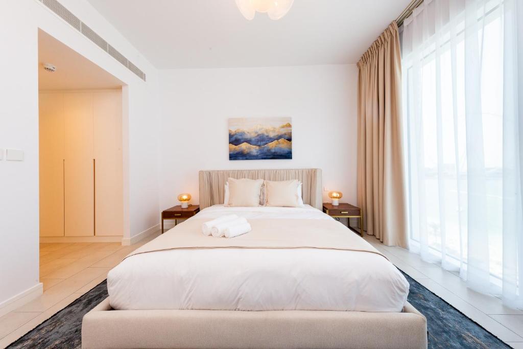 Letto o letti in una camera di Remarkable 2BR+storage in JBR with Sea View