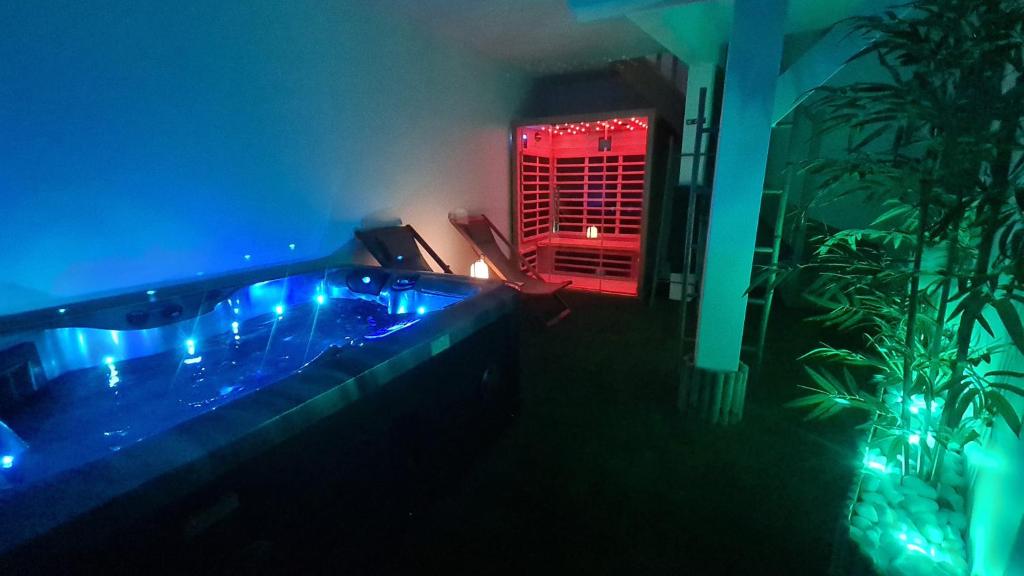 Photo de la galerie de l'établissement La casa cosy love, avec jacuzzi et sauna privés, à Palau-del-Vidre