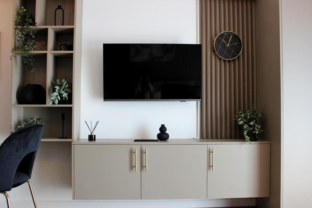 Et tv og/eller underholdning på Luxury and Stylish One-Beedrom Collection Apartment Avanera Suceava