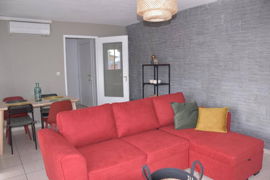 Posezení v ubytování Appartement lumineux terrasse piscine