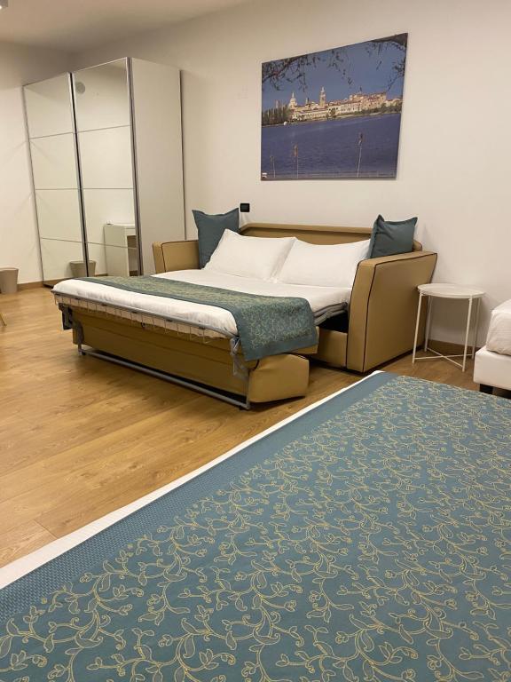 Cà Uberti Palace Hotel, MantegnaHotels - 高级四人间