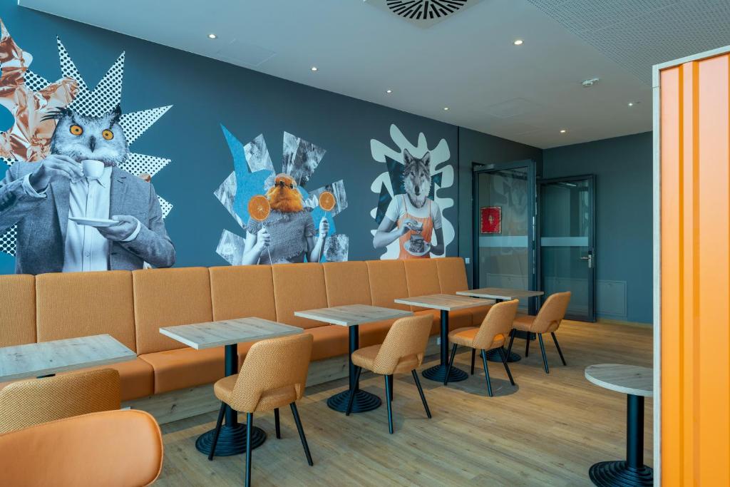 Posezení v ubytování mightyTwice Hotel Achern