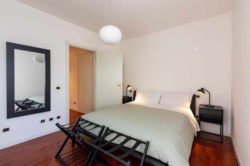 Ein Bett oder Betten in einem Zimmer der Unterkunft Free Wi-fi & M4 Metro MI