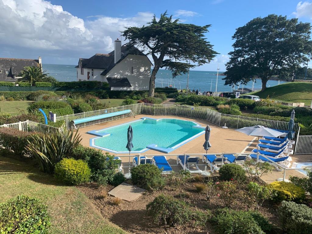 Bazén v ubytování L’Estuaire - Appt avec piscine partagée nebo v jeho okolí