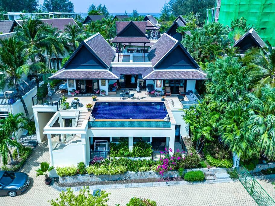 una vista aérea de una casa con piscina en Casa Asiatique — 5BR Villa in Laguna & Layan Beach, en Phuket