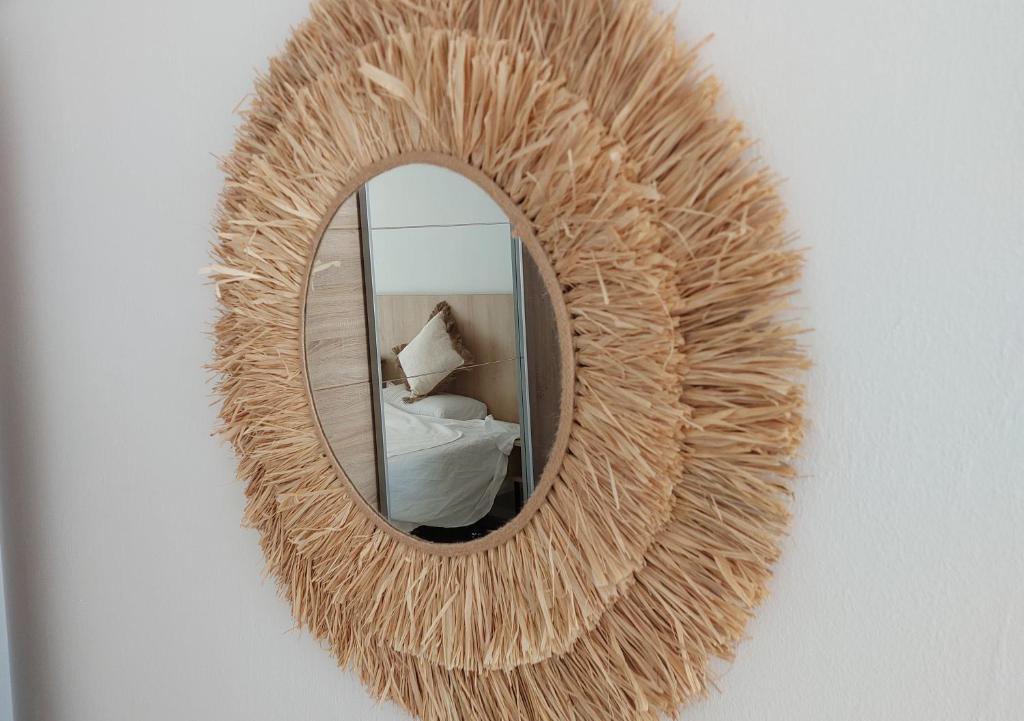 a mirror on a wall with a bed in a room at Apartamento centrico in Alicante