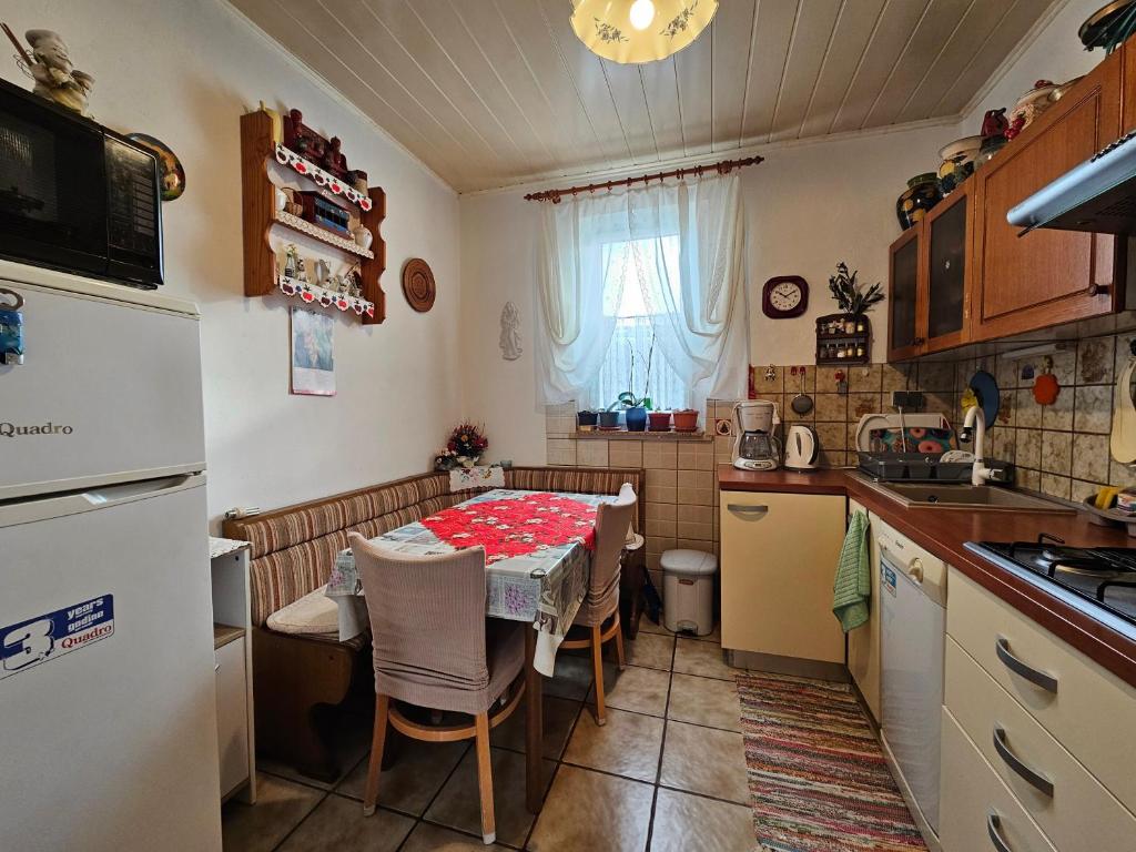 Kuchnia lub aneks kuchenny w obiekcie Stjepan Apartment