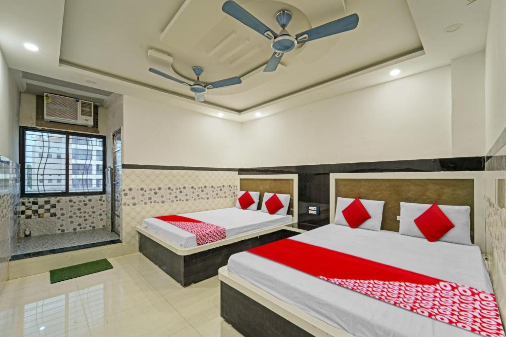 Кровать или кровати в номере Flagship Dn Daya Vatika