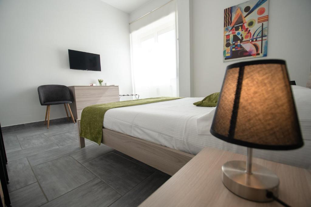 Łóżko lub łóżka w pokoju w obiekcie Casa Vacanze Family House posizione centralissima