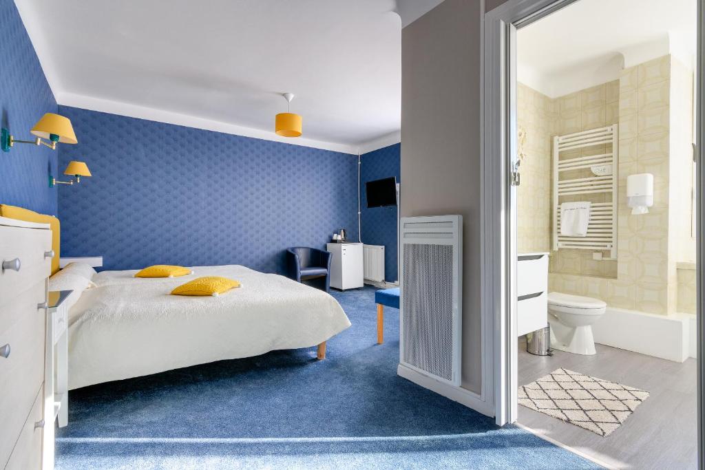 Postel nebo postele na pokoji v ubytování Hôtel Henri IV