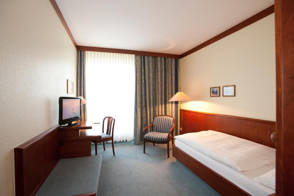 TV a/nebo společenská místnost v ubytování Leine Hotel