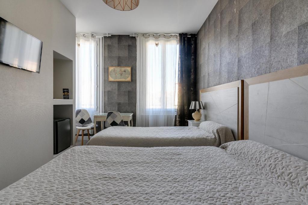 Postel nebo postele na pokoji v ubytování Hôtel Henri IV