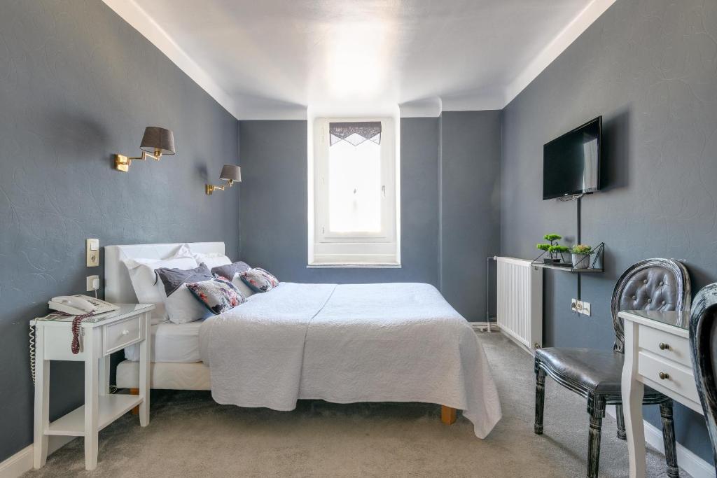 Postel nebo postele na pokoji v ubytování Hôtel Henri IV