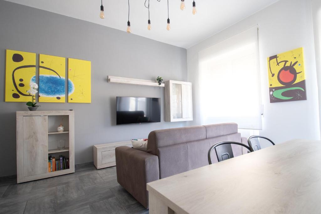 Telewizja i/lub zestaw kina domowego w obiekcie Casa Vacanze Family House posizione centralissima