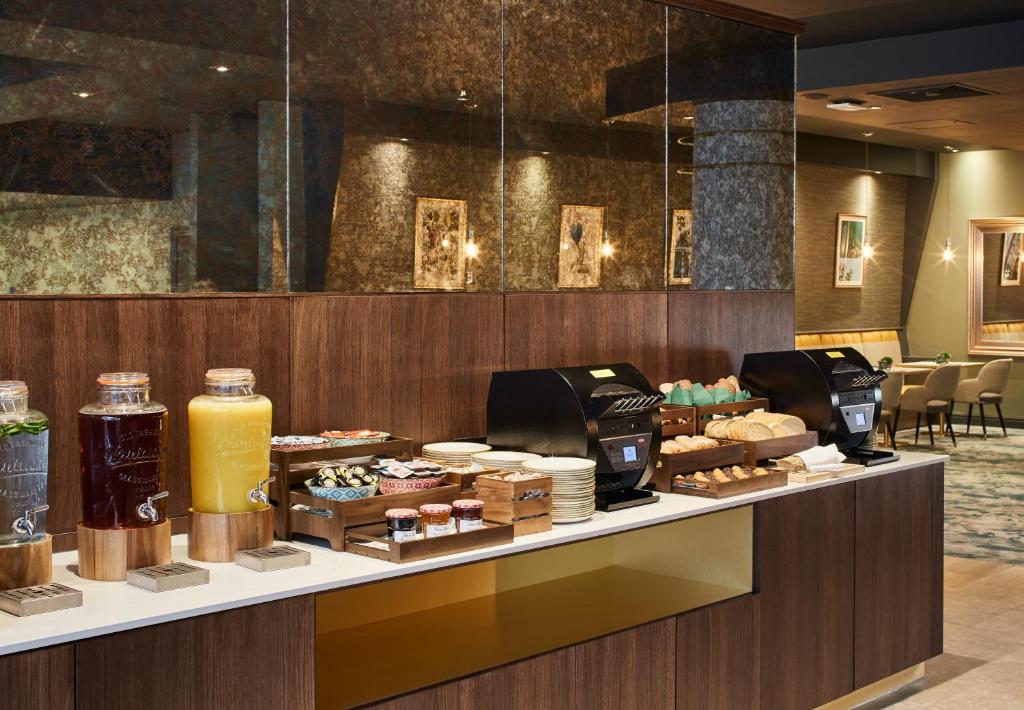 Comida no hotel ou em algum lugar perto
