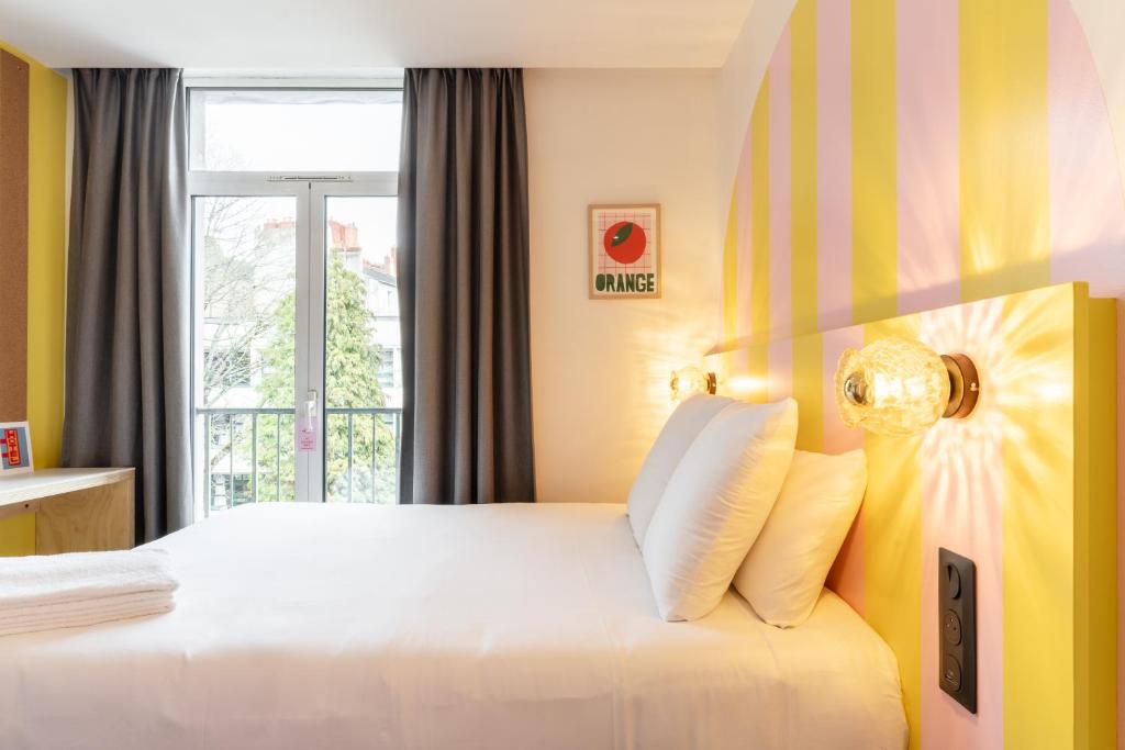 
Small Double Room with Queen Bed
