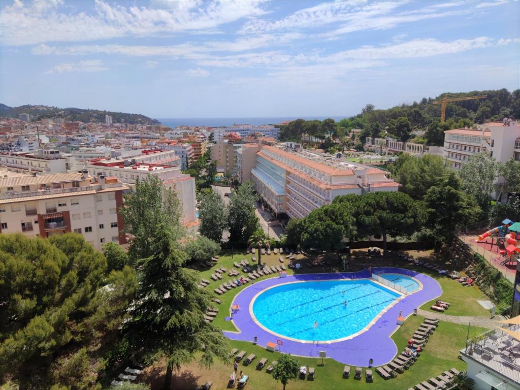 The swimming pool at or close to Hotel Samba