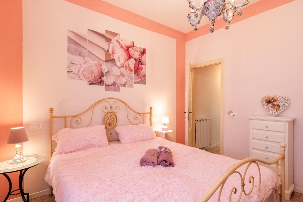 Postel nebo postele na pokoji v ubytování Casa di Nonna Tosca Montecarlo
