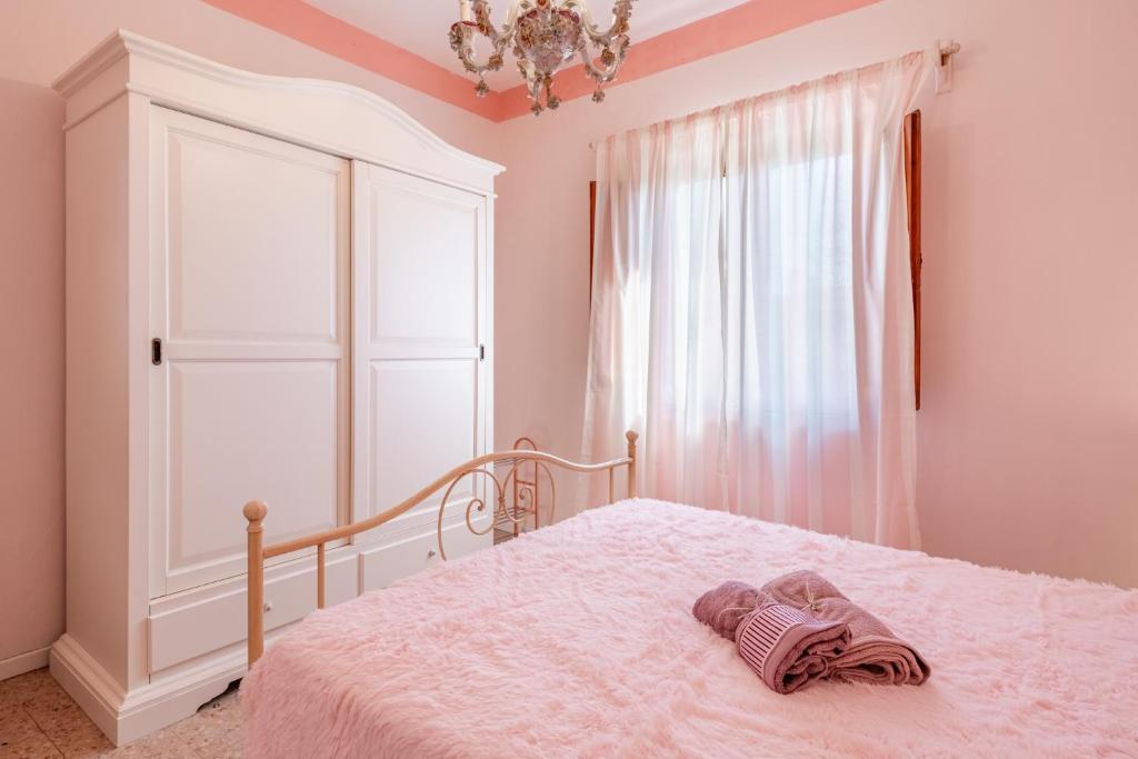 Postel nebo postele na pokoji v ubytování Casa di Nonna Tosca Montecarlo