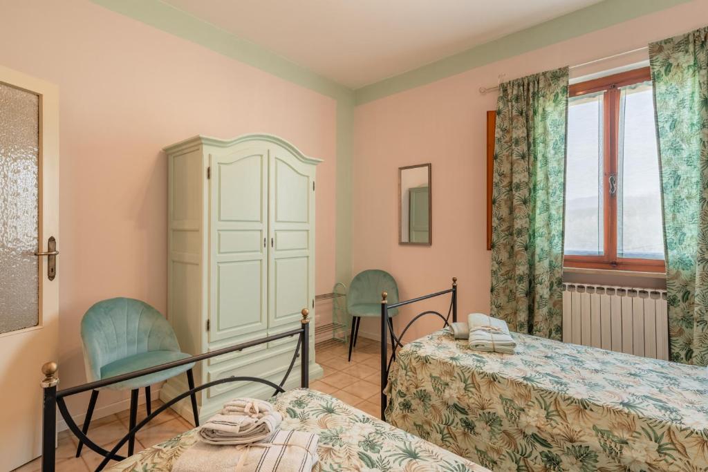Postel nebo postele na pokoji v ubytování Casa di Nonna Tosca Montecarlo