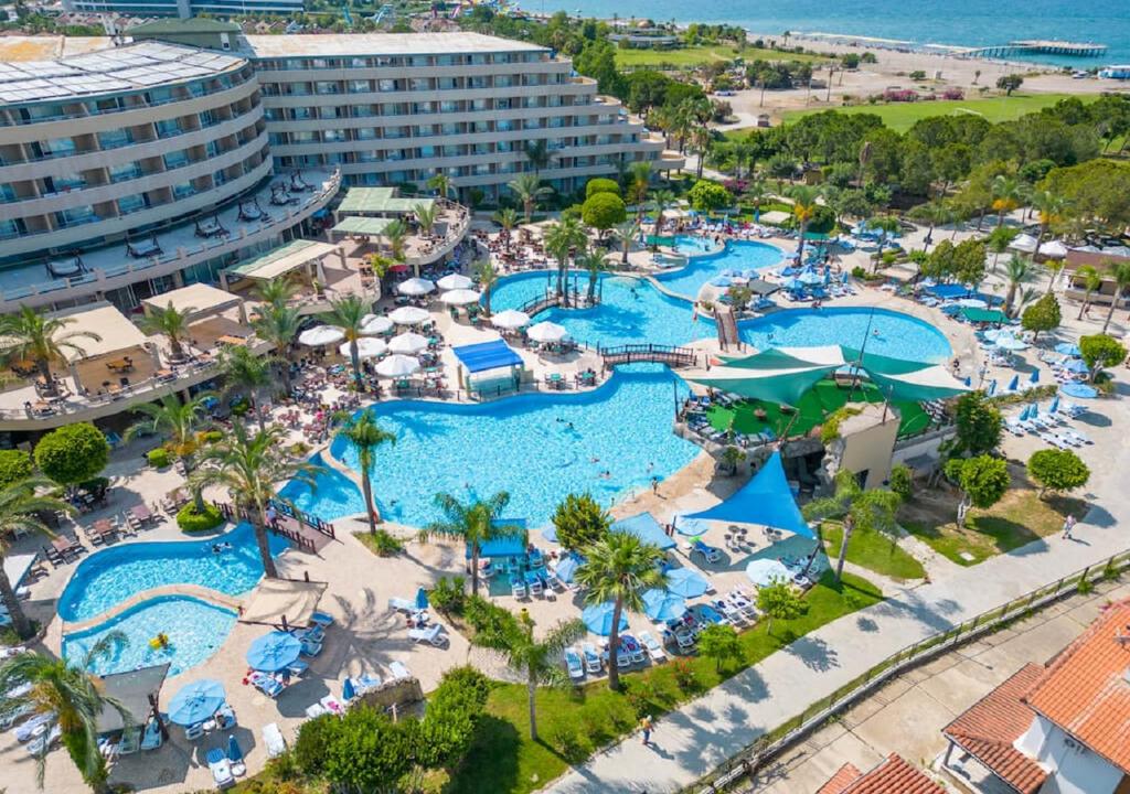 an aerial view of the pool at the resort at Armas Pemar Beach in Kızılot