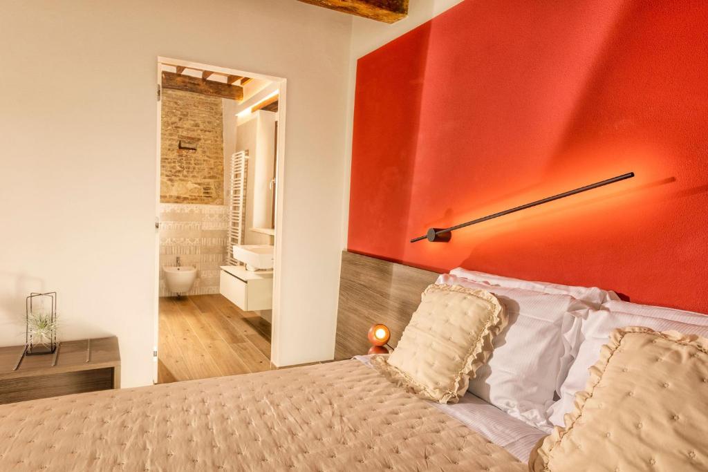 Palazzo Falcinelli Luxury Room in Montepulciano Center with Elevator - Deluxe Double Room With Shower