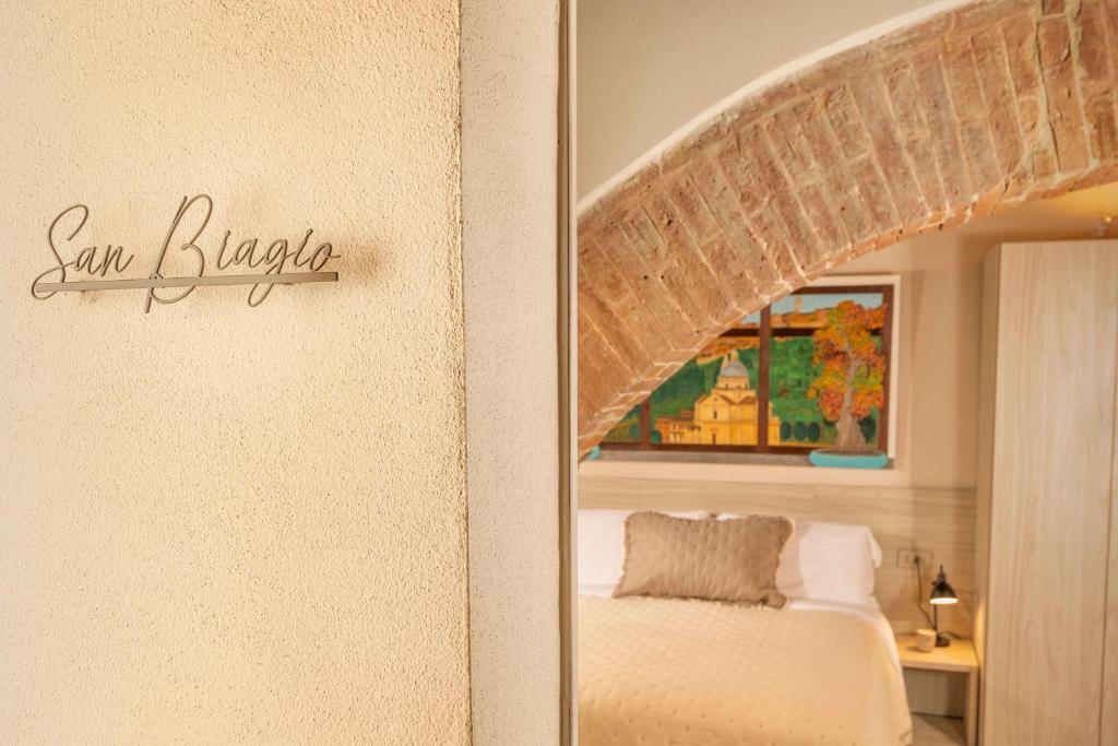 Palazzo Falcinelli Luxury Room in Montepulciano Center with Elevator - King Room