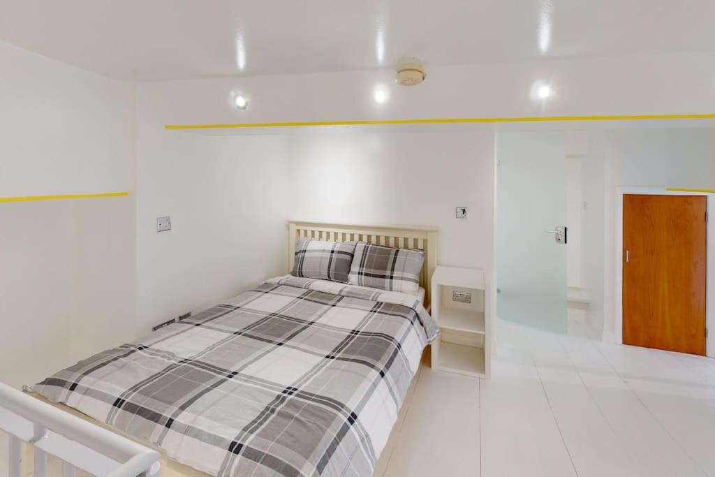 a bedroom with a bed in a white room at Sleeps up to 4 - City Centre in Nottingham