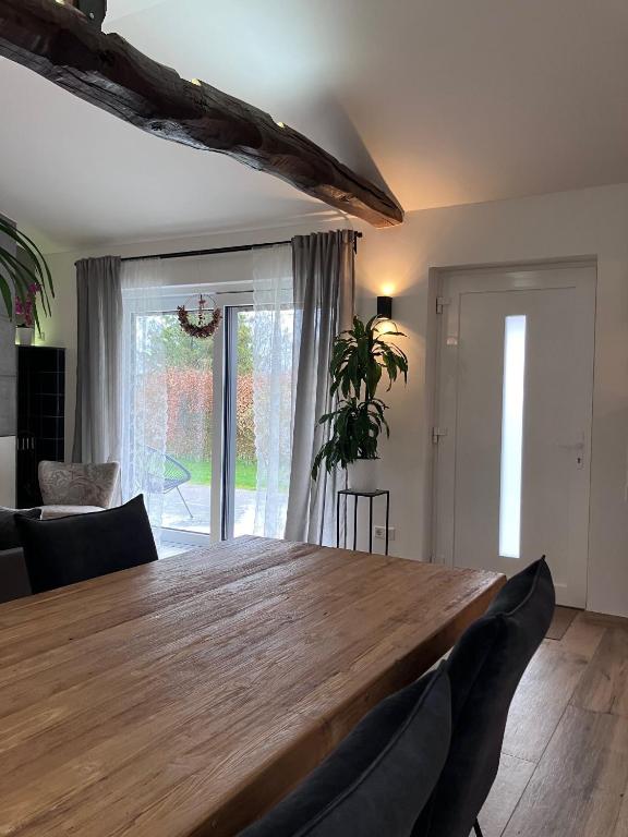 TV a/nebo společenská místnost v ubytování Ferienwohnung zum Belgenbachtal