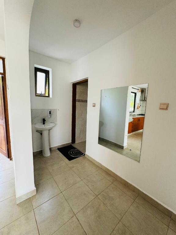 Koupelna v ubytování Tulivu Suites Diani