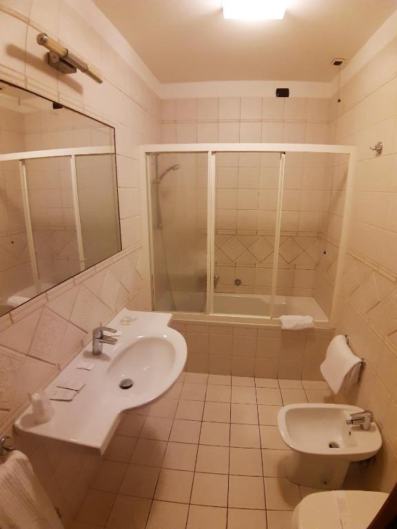 Koupelna v ubytování Hotel Mariano