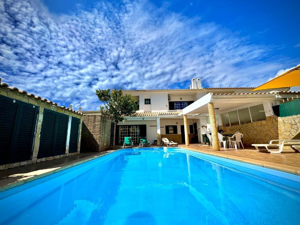Hồ bơi trong/gần Albufeira Summer Villa 1 With Pool by Homing
