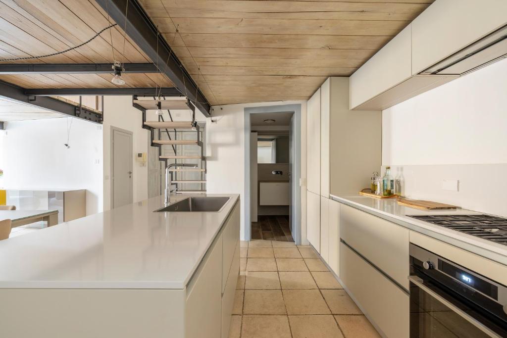 A kitchen or kitchenette at Ottavia al Foro - Luxury Property