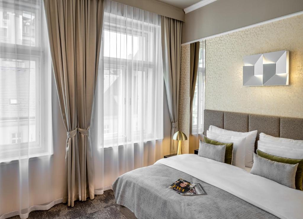 Postel nebo postele na pokoji v ubytování Hotel Maestro by Adrez