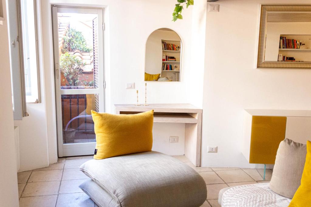A seating area at Ottavia al Foro - Luxury Property