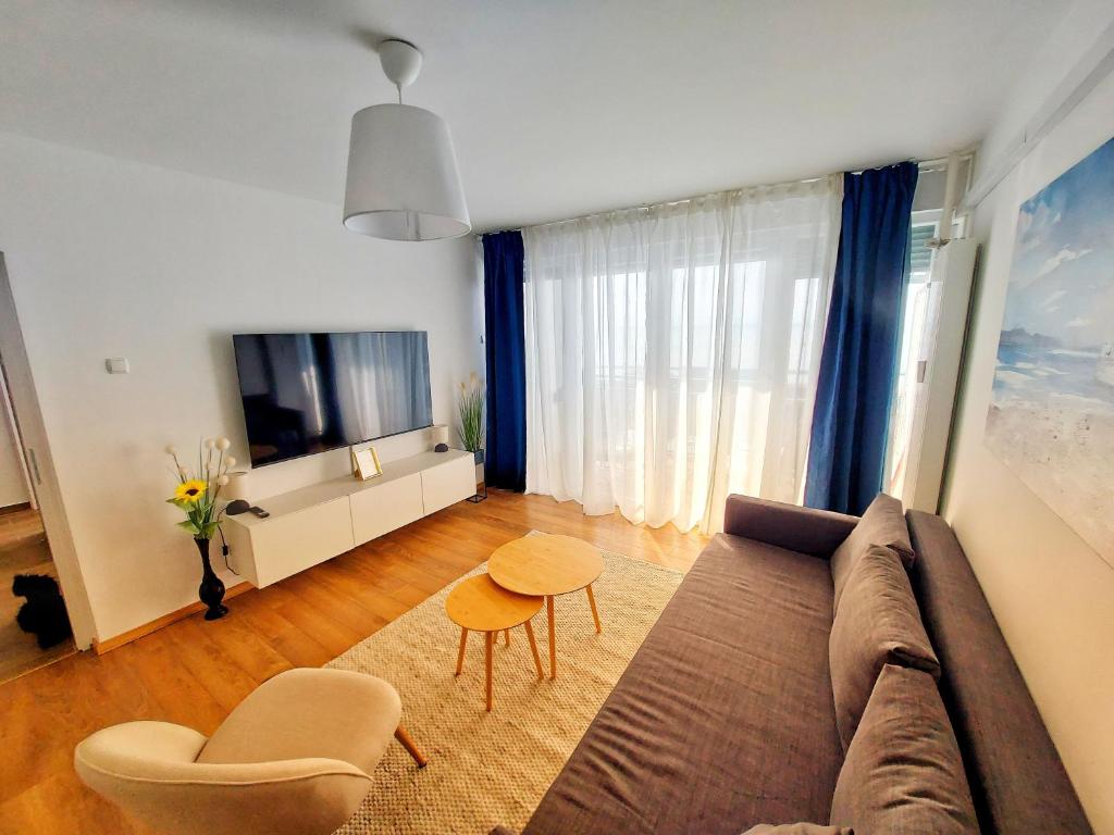 Χώρος καθιστικού στο Sunflower Sky Apartment